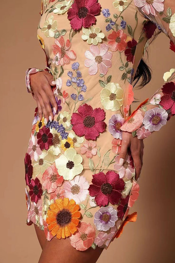 Minivestido de manga larga sin espalda con apliques florales elegantemente encantados 