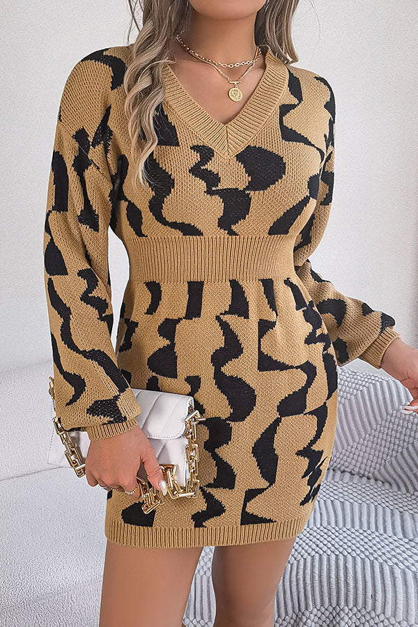 Vestido tipo suéter ajustado a la cintura, de manga larga y color contrastante con cuello en V 