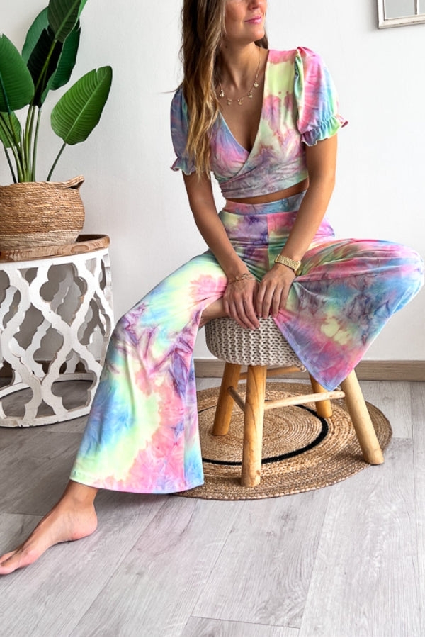 Conjunto de top corto con cuello en V y mangas cortas con estampado floral, cintura elástica y pantalones de pierna ancha 
