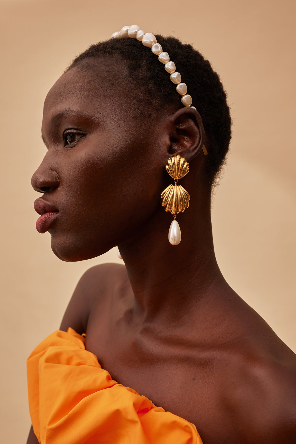 Pendientes de perlas con vieiras 