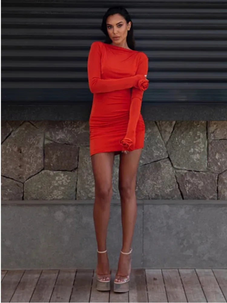 Vestido ajustado de manga larga de otoño para mujer, minivestido sexy ajustado con espalda descubierta y pliegues para fiesta y club de noche.