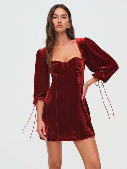 Elegante vestido de terciopelo de manga larga con agujeros para mujer, vestido de noche de fiesta sexy sin espalda, otoño/invierno 2025, nuevo vestido ajustado
