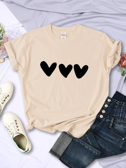 Camisetas femeninas con estampado de corazón negro, camisetas de manga corta con personalidad urbana, suaves y transpirables, informales.