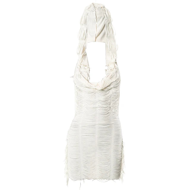 Vestido urbano blanco con capucha, cuello alto, sin mangas y borlas