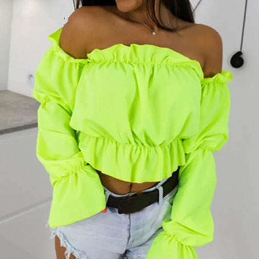 Tops cortos con hombros descubiertos de color caramelo para mujer, camisas de verano con estampado de lunares y mangas acampanadas, blusa playera sexy con cuello oblicuo para mujer