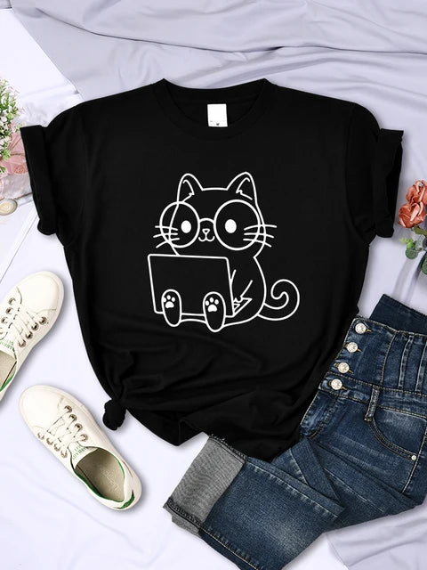 Camiseta con bocetos de gatos para mujer, estilo casual, con personalidad y tendencia, ropa urbana creativa, manga corta.