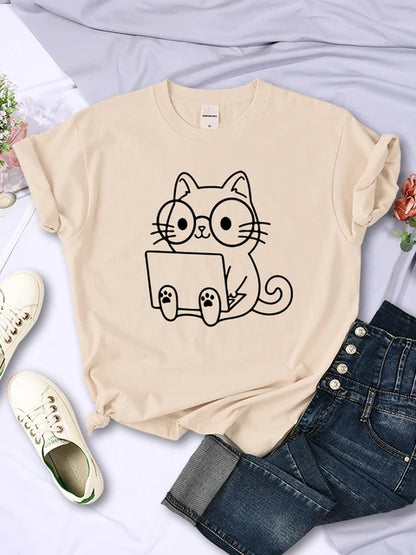 Camiseta con bocetos de gatos para mujer, estilo casual, con personalidad y tendencia, ropa urbana creativa, manga corta.