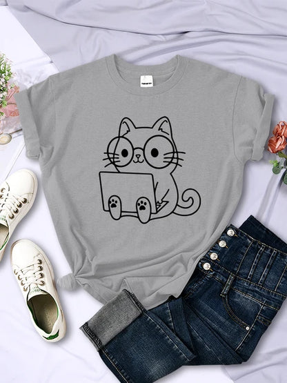 Camiseta con bocetos de gatos para mujer, estilo casual, con personalidad y tendencia, ropa urbana creativa, manga corta.