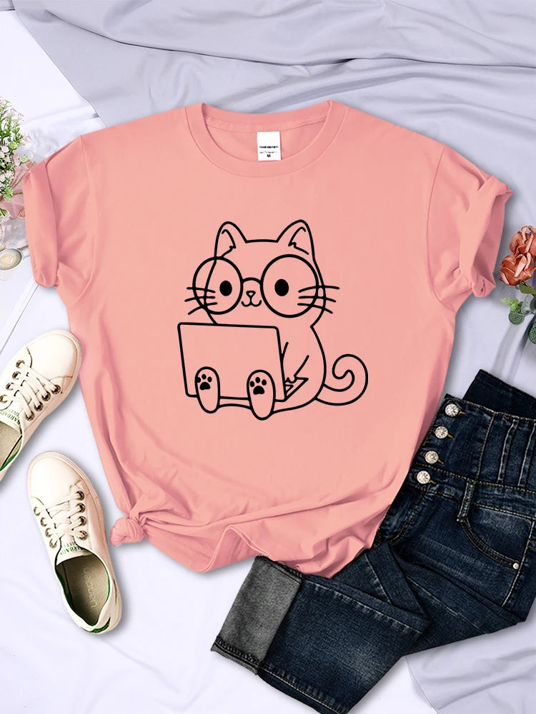 Camiseta con bocetos de gatos para mujer, estilo casual, con personalidad y tendencia, ropa urbana creativa, manga corta.