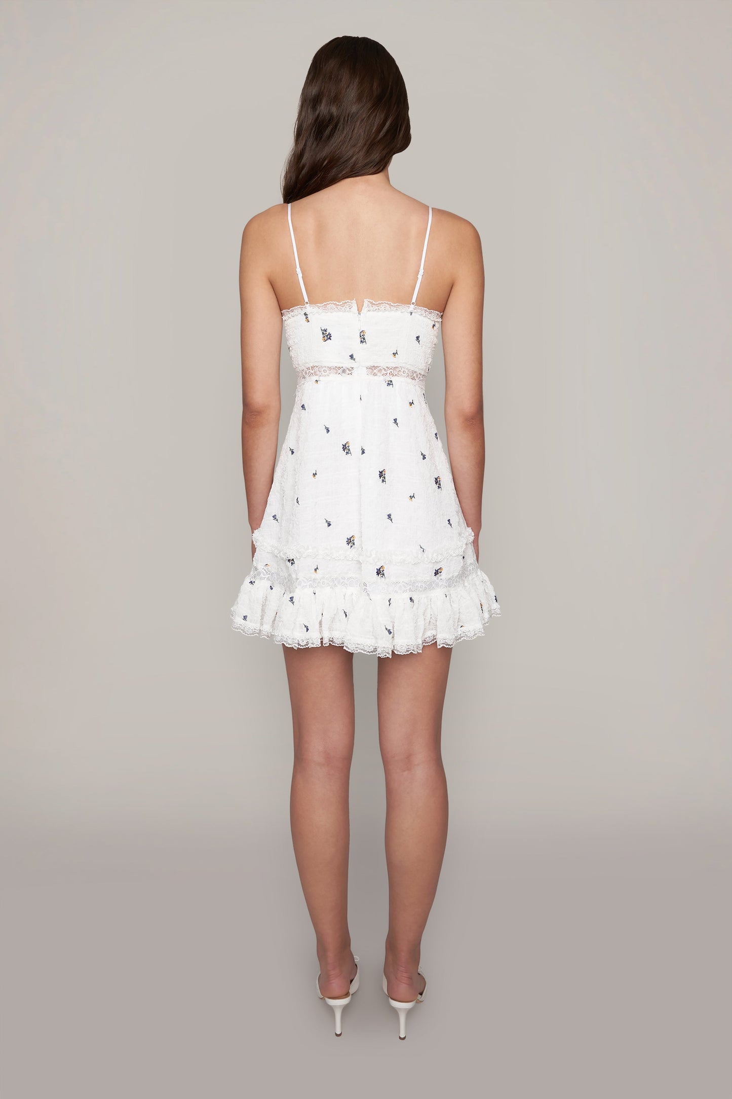 Vestido lencero corto con bordado floral de Setlla 