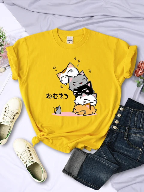 Camiseta para mujer con estampado "No veo al ratón", cómoda y suave, con diseño de gatos apilados durmiendo. Ropa creativa y de moda.