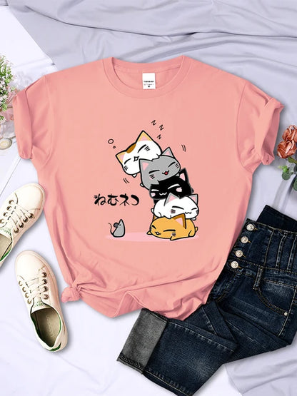 Camiseta para mujer con estampado "No veo al ratón", cómoda y suave, con diseño de gatos apilados durmiendo. Ropa creativa y de moda.