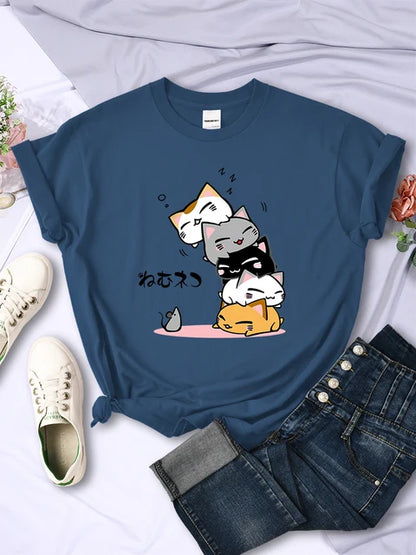 Camiseta para mujer con estampado "No veo al ratón", cómoda y suave, con diseño de gatos apilados durmiendo. Ropa creativa y de moda.