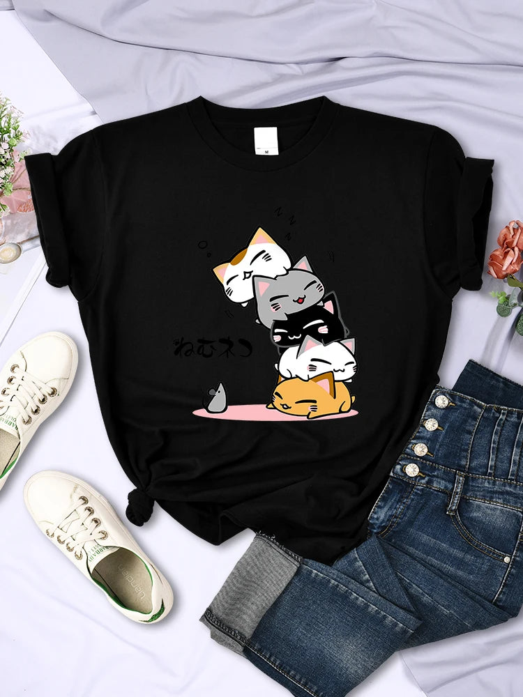 Camiseta para mujer con estampado "No veo al ratón", cómoda y suave, con diseño de gatos apilados durmiendo. Ropa creativa y de moda.