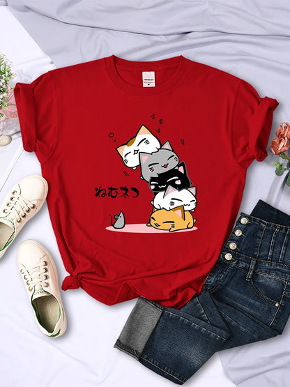 Camiseta para mujer con estampado "No veo al ratón", cómoda y suave, con diseño de gatos apilados durmiendo. Ropa creativa y de moda.