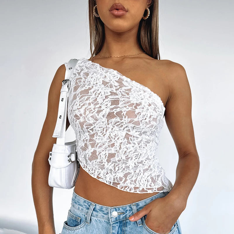 Top de encaje con escote inclinado, hombros descubiertos, dobladillo irregular, sexy, transparente, color sólido, un hombro, sin mangas, top corto sin espalda