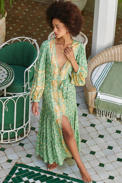 Vestido midi drapeado con escote en V y manga larga floral verde 