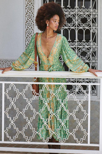 Vestido midi drapeado con escote en V y manga larga floral verde 