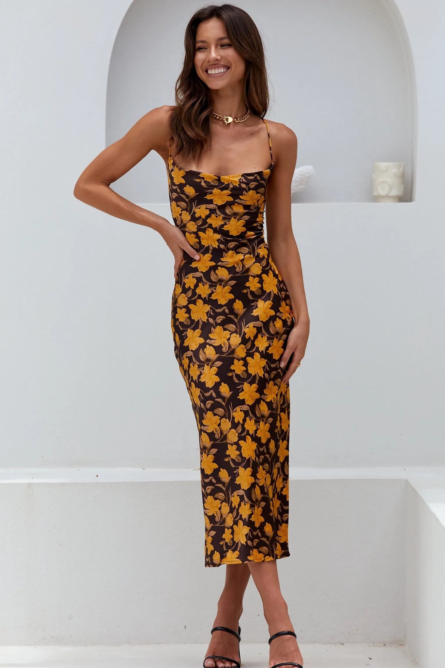 Vestido midi sin mangas con estampado floral 