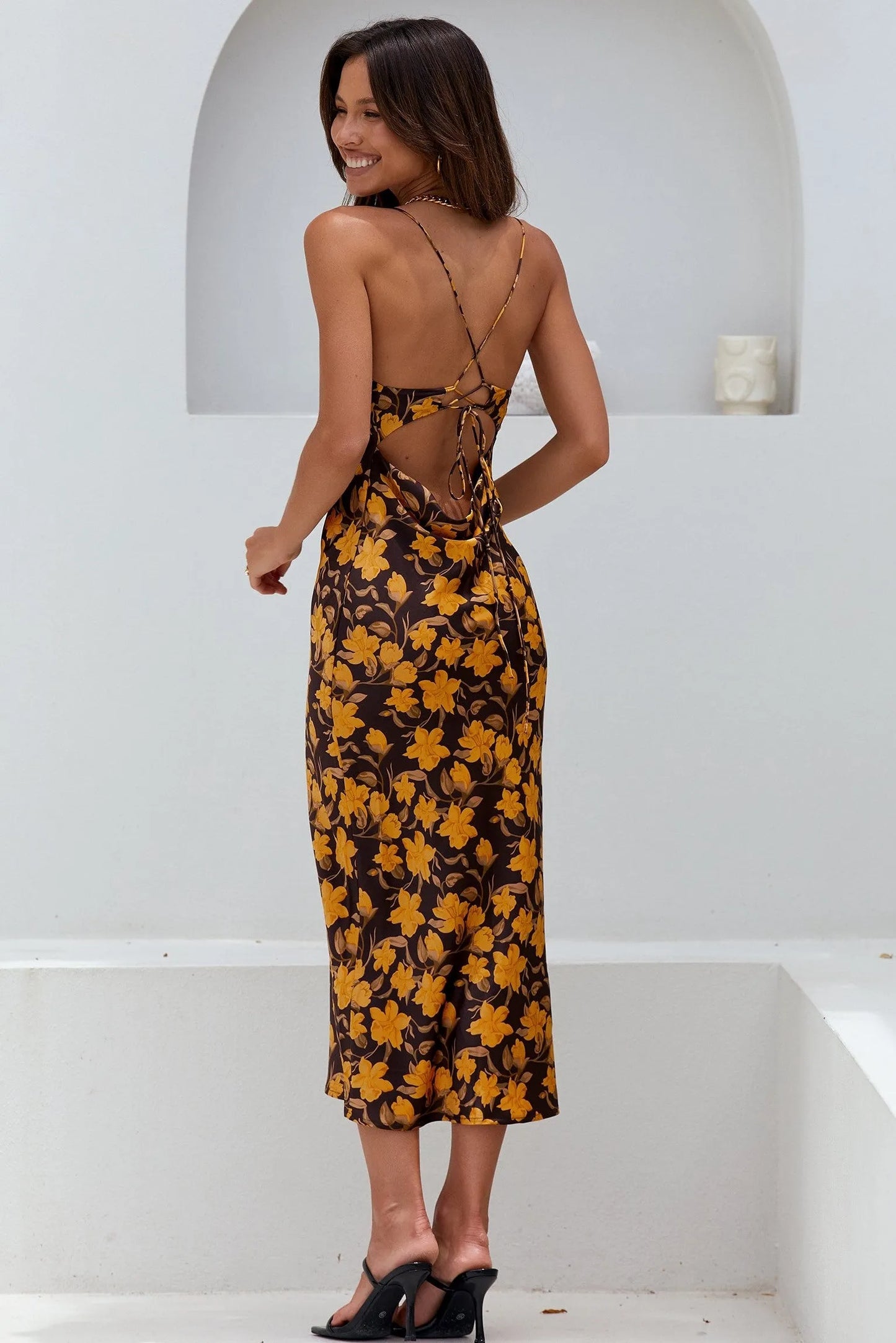 Vestido midi sin mangas con estampado floral 