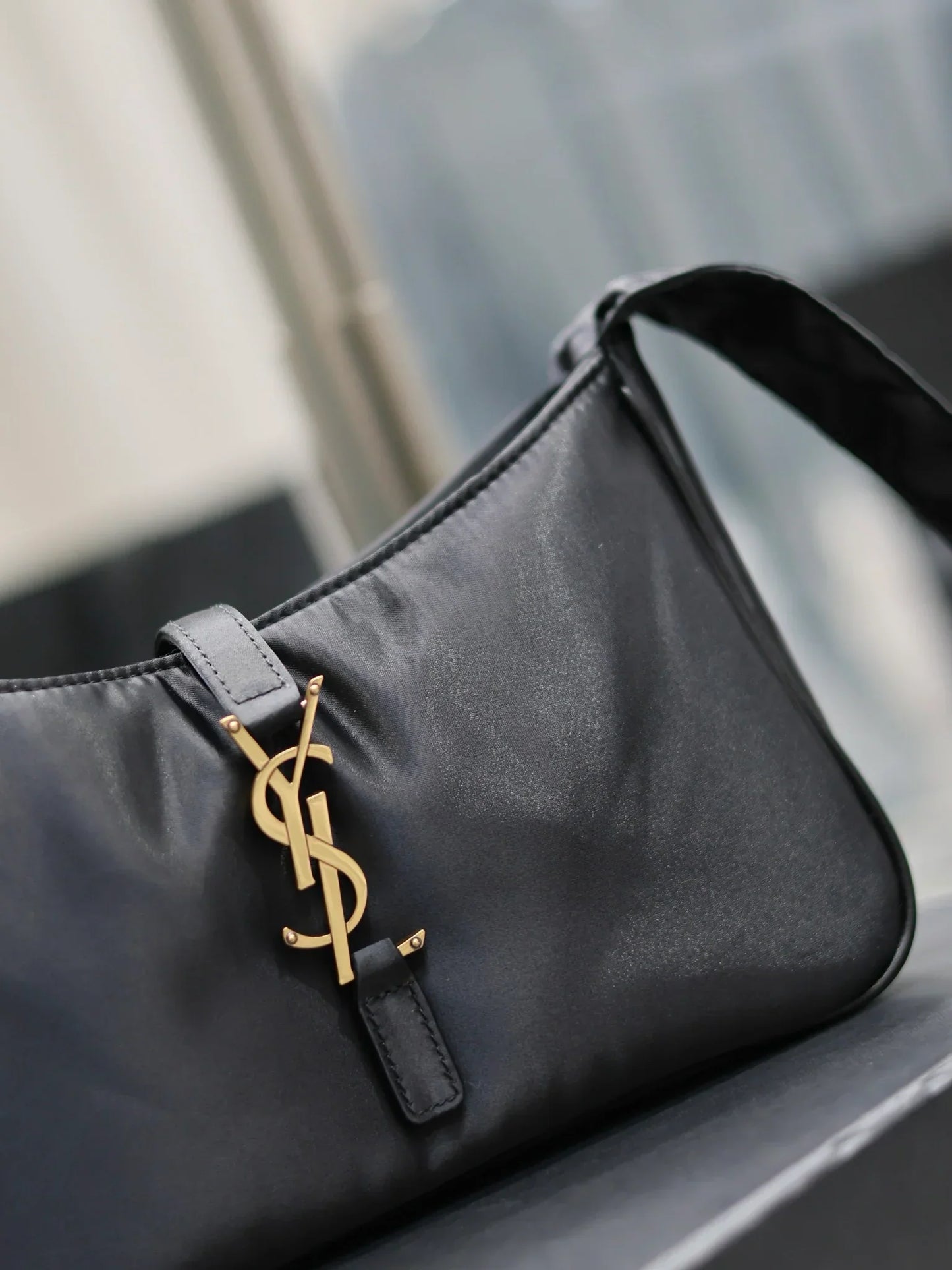 YSL Le5À7 Hobo Black Bag Gold Hardware 25x15x6cm