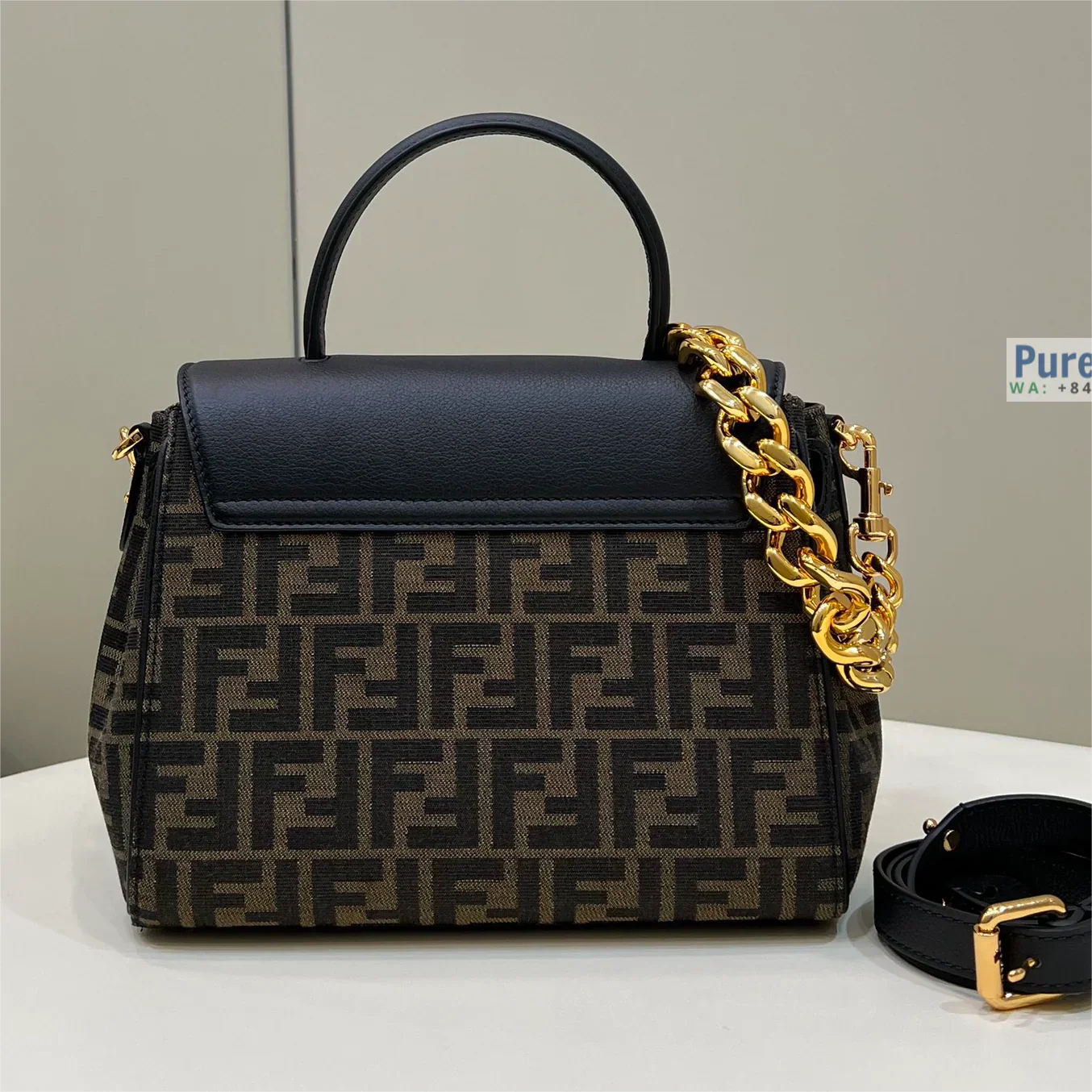 FENDACE | La Medusa Medium Handbag - 25 x 15 x 22cm