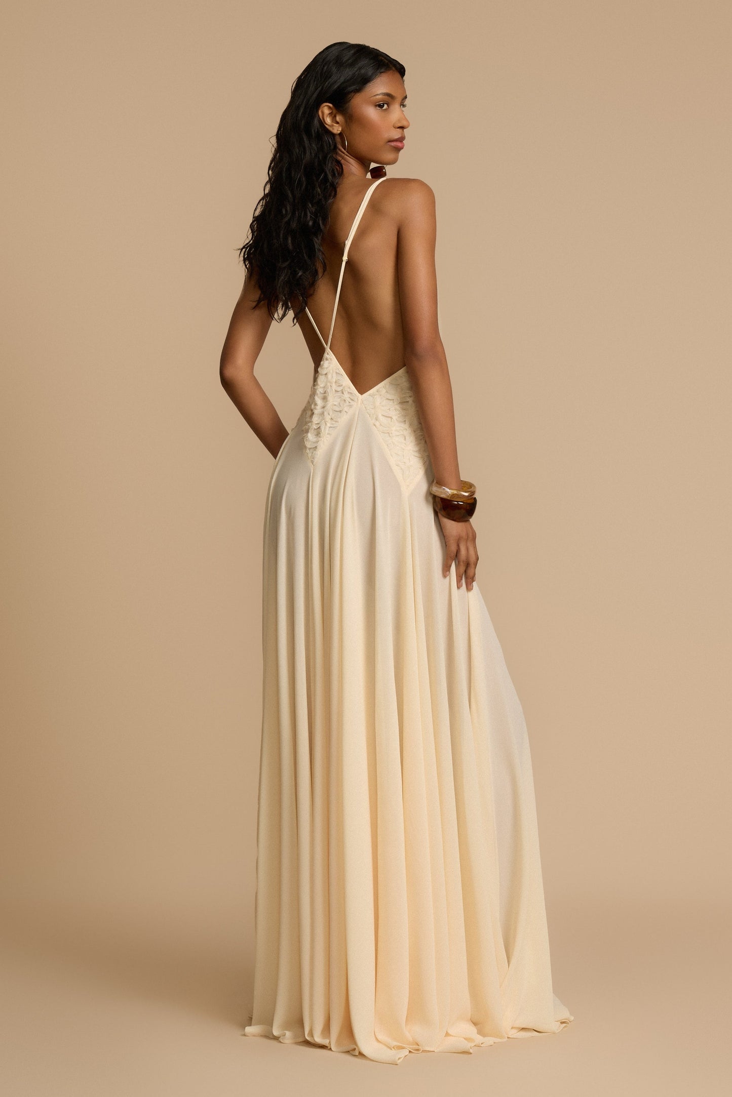 Vestido largo de gasa con escote pronunciado Cecilia 