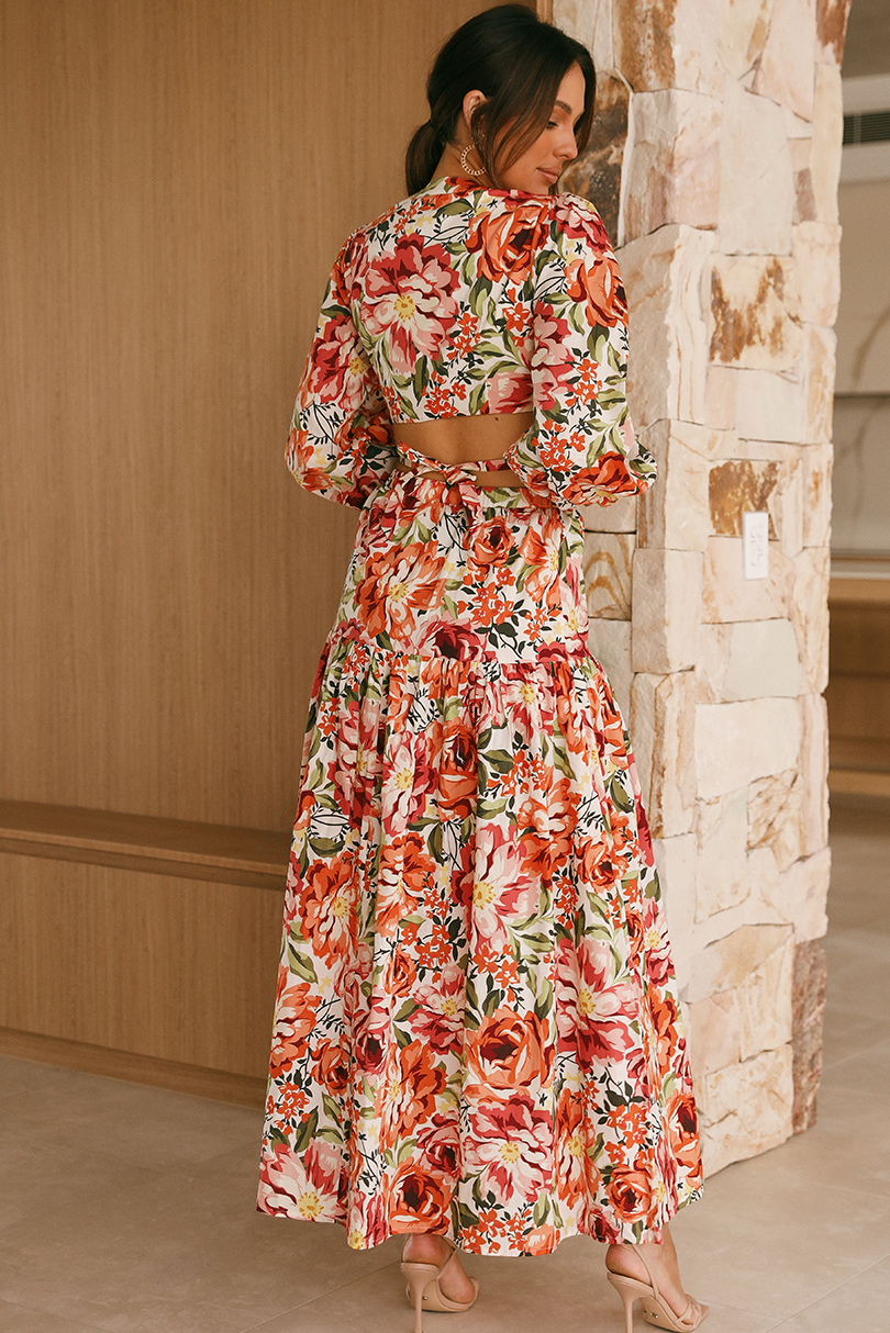 Conjunto de top fruncido con corte floral y falda larga con abertura 