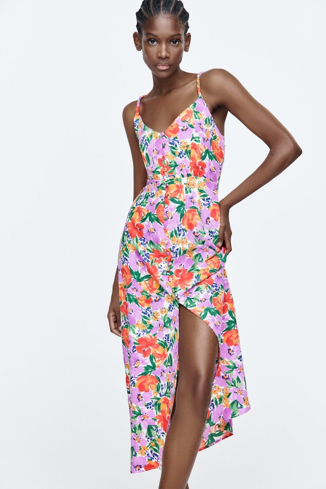Vestido midi con abertura y tirantes finos y botones florales 