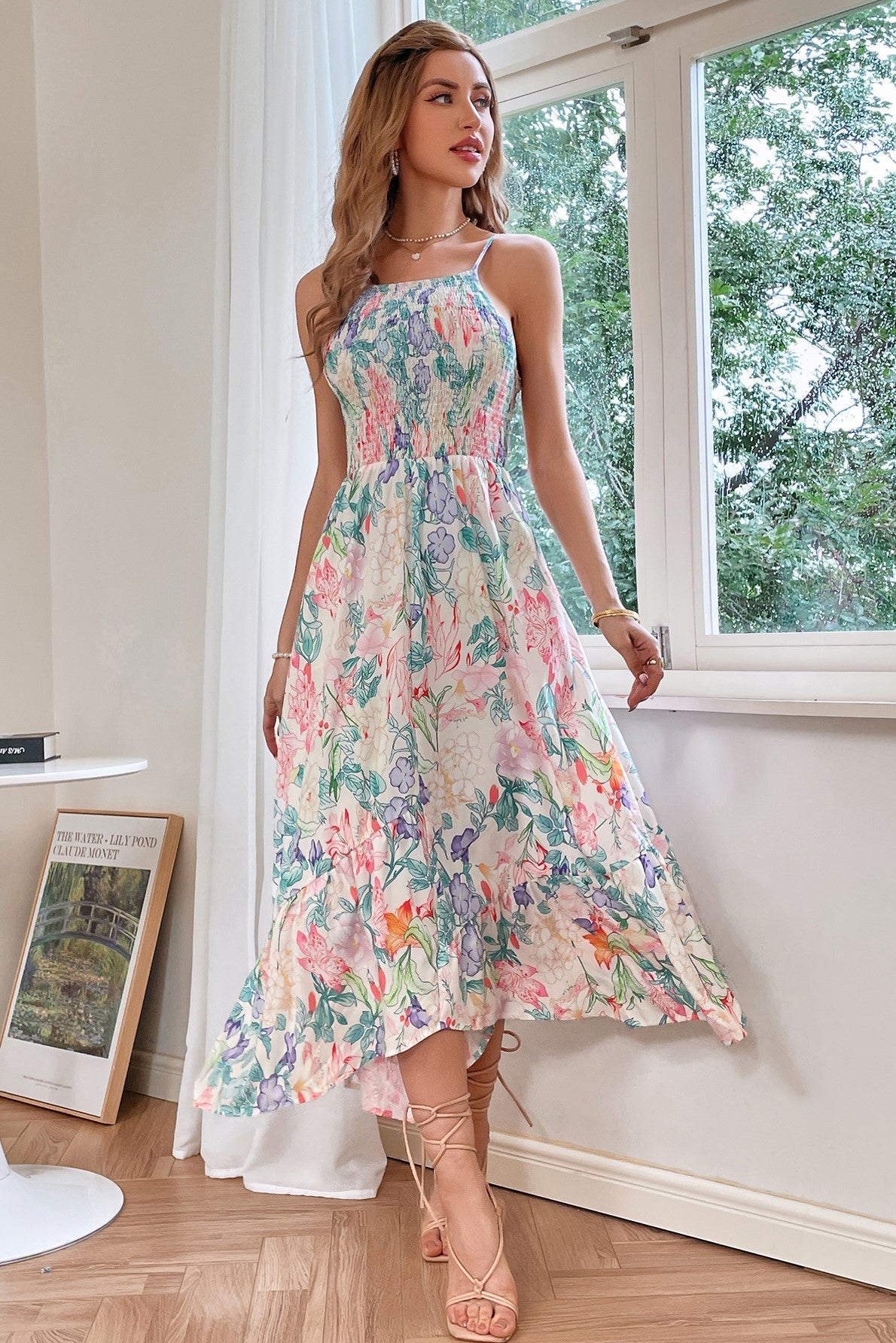 Vestido midi con volantes y estampado floral 