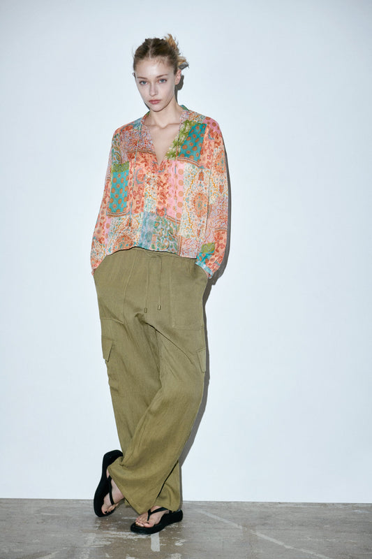 Blusa con bloques de colores florales 