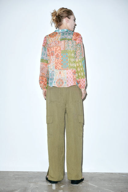 Blusa con bloques de colores florales 