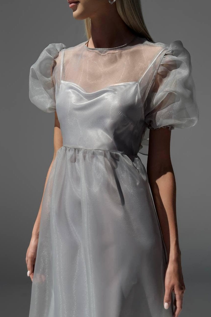 Vestido midi Claire de organza transparente con mangas abullonadas 