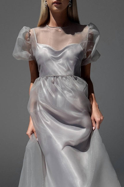Vestido midi Claire de organza transparente con mangas abullonadas 