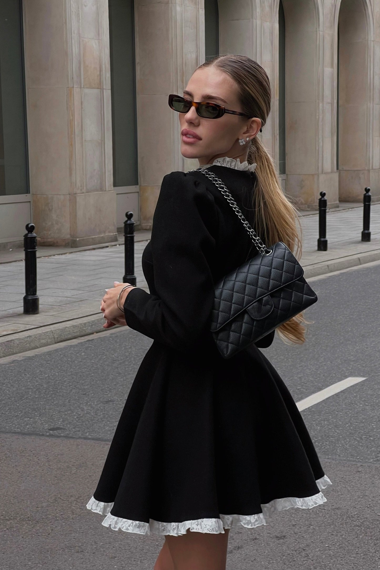 Vestido mini Norma de manga larga con ribete de encaje 