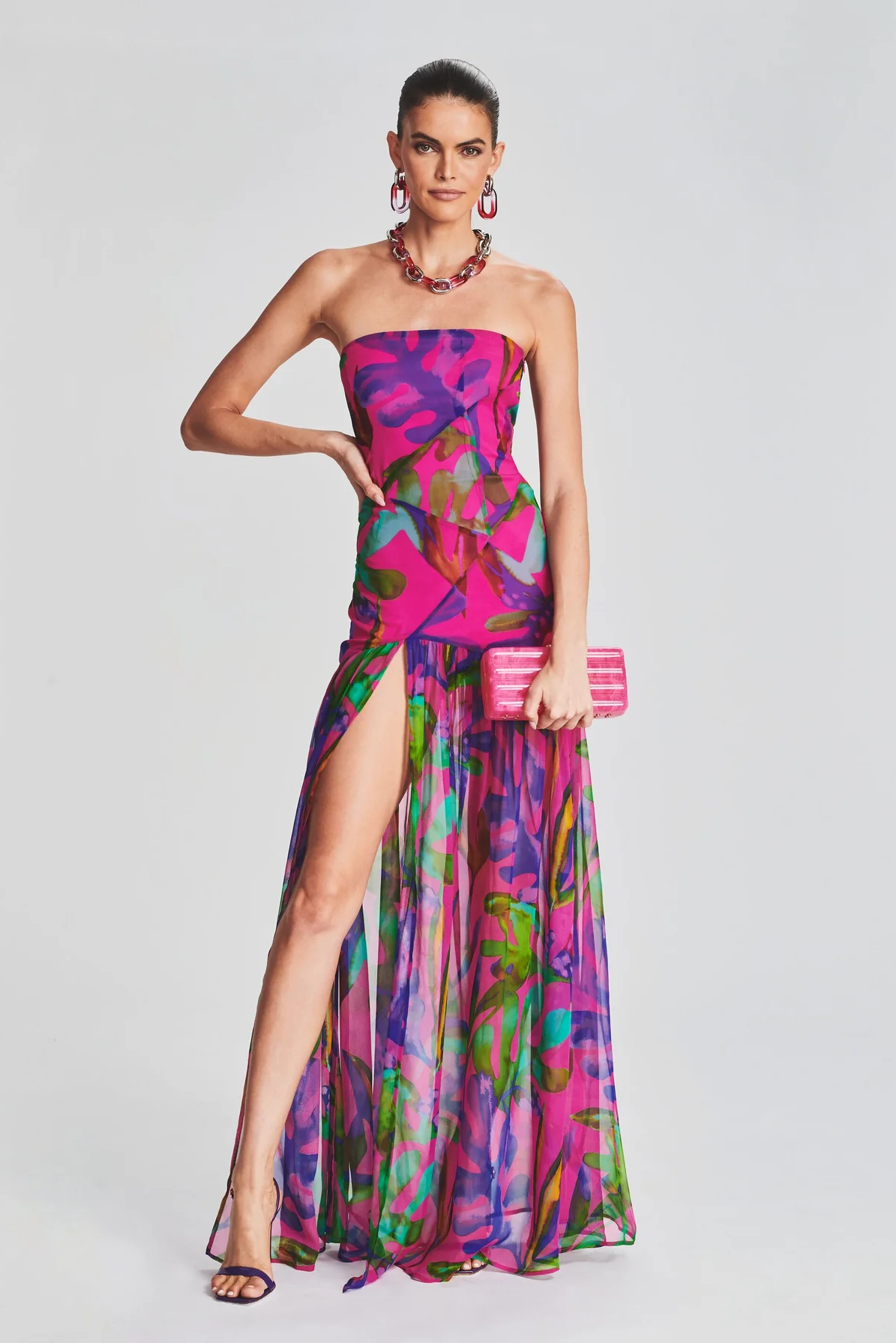 Vestido largo floral con escote tubo y espalda descubierta 