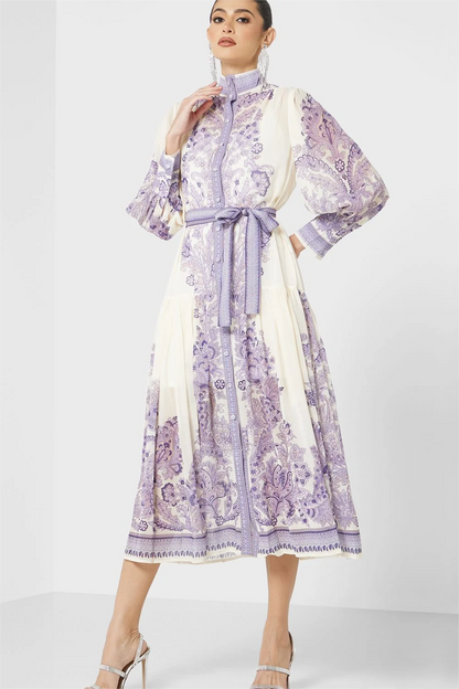 Vestido midi con cuello alto, botones, cordones y manga larga estampado 