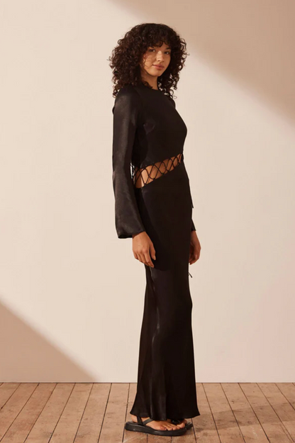 Vestido largo de manga larga con cuello redondo y aberturas 