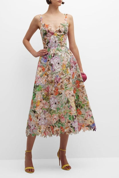 Vestido midi de encaje con bordado floral 