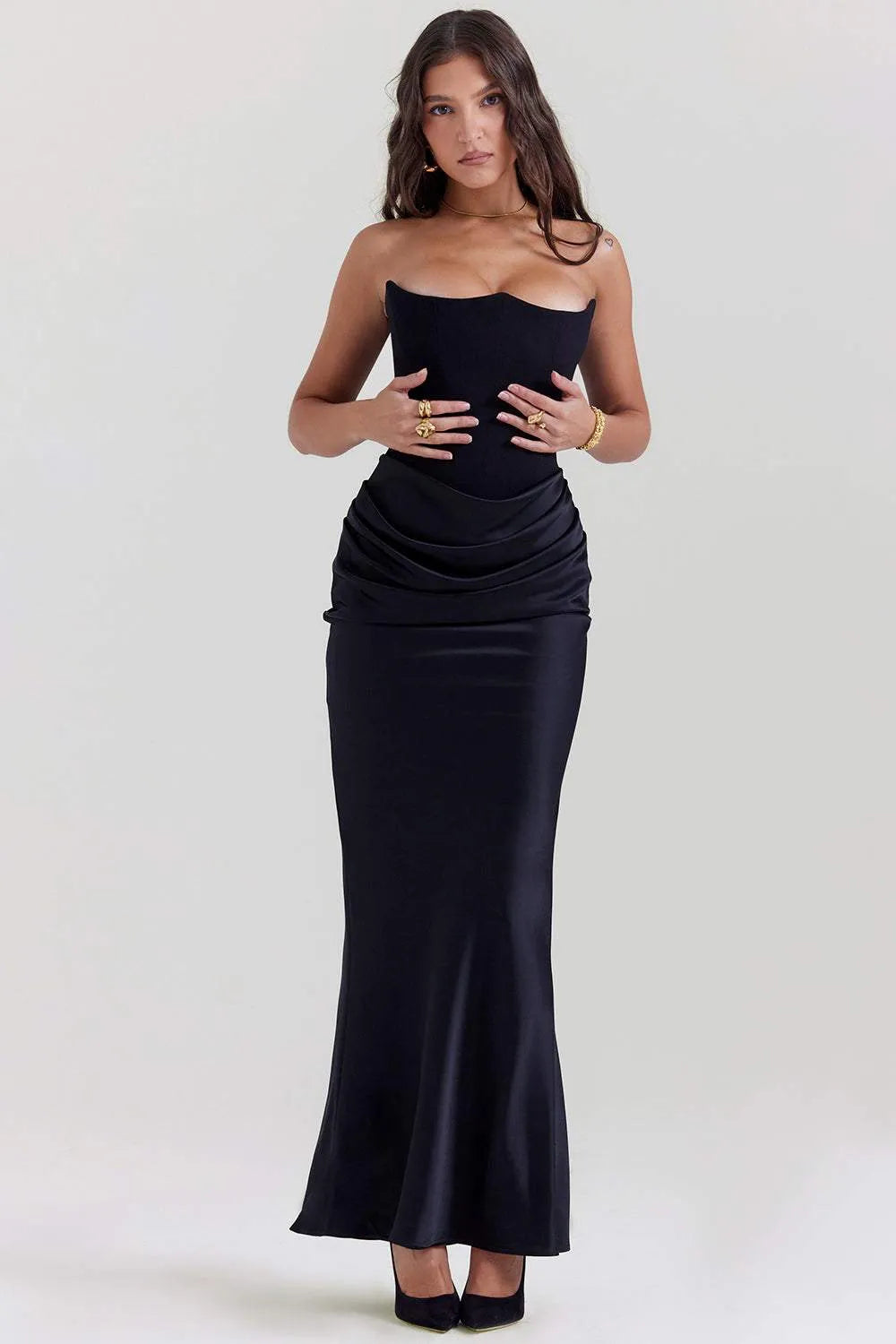 Vestido midi liso sin tirantes con corsé 