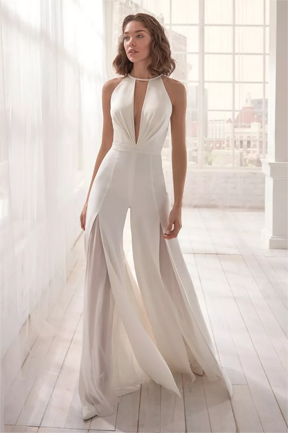 Mono con cuello halter bordado y abertura 