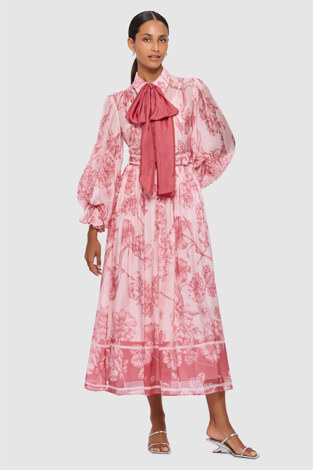 Vestido midi con mangas farol y cinturón floral 