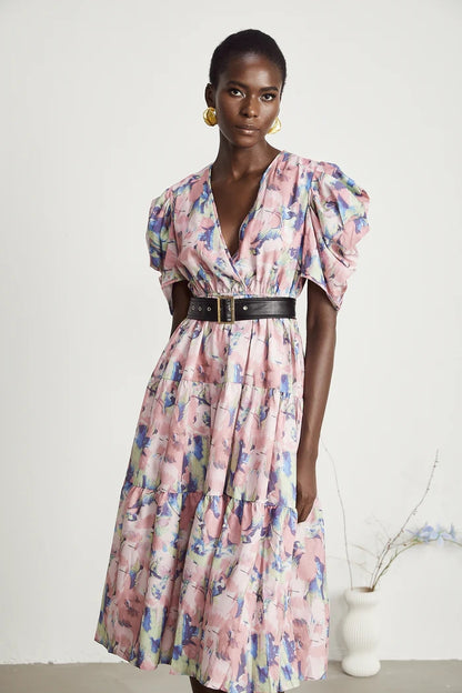 Vestido midi con escote en V y estampado abstracto con cinturón 