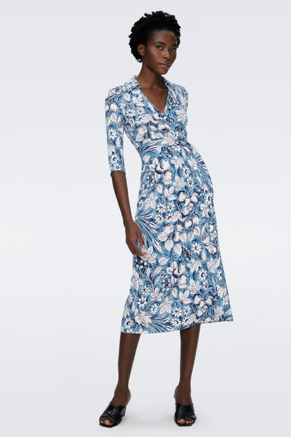 Vestido midi cruzado con encaje y mangas a media pierna con estampado floral 