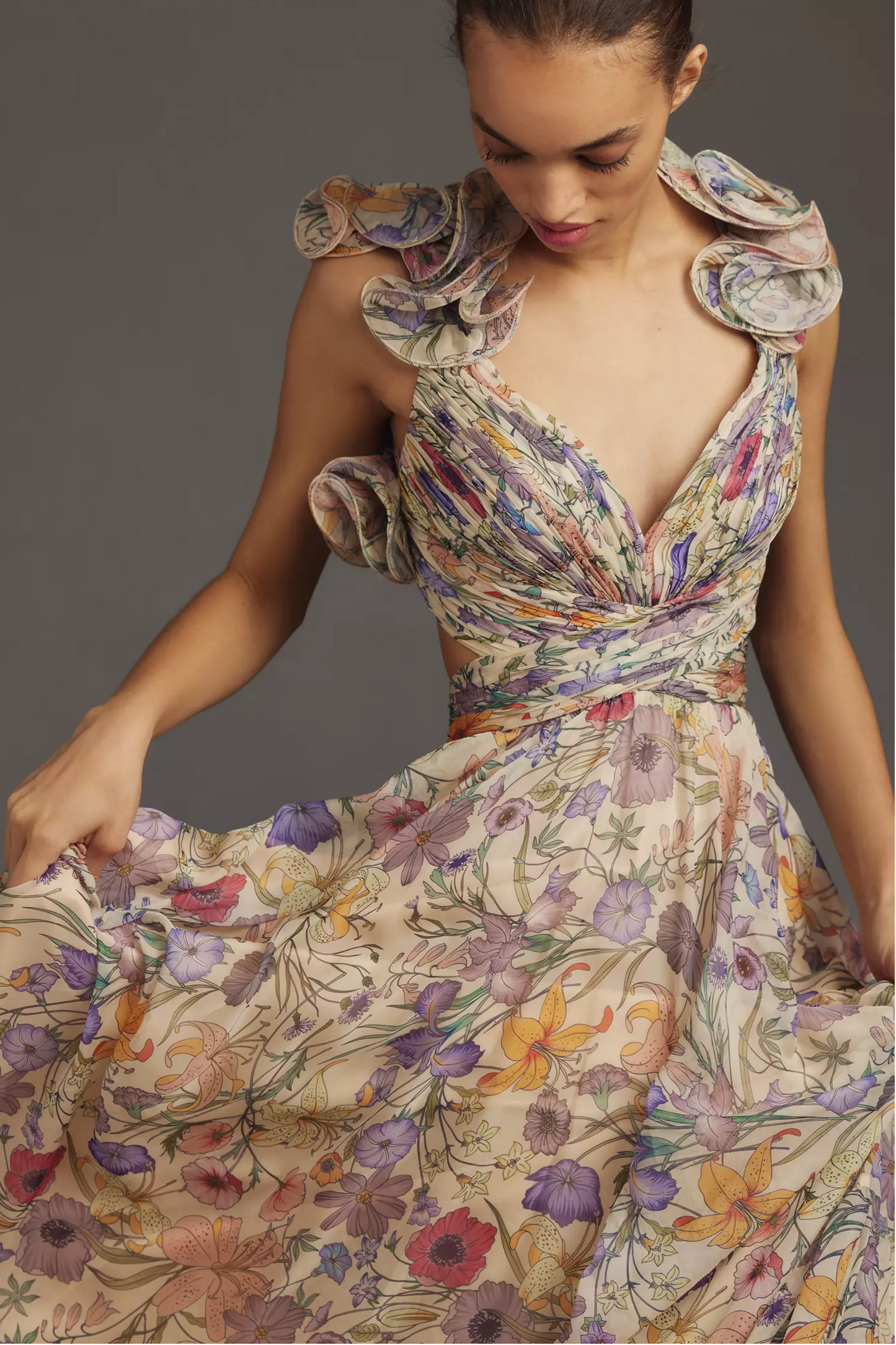 Vestido largo floral plisado con espalda descubierta y cordones 