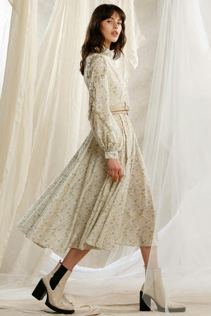 Vestido midi de manga larga con volantes florales 