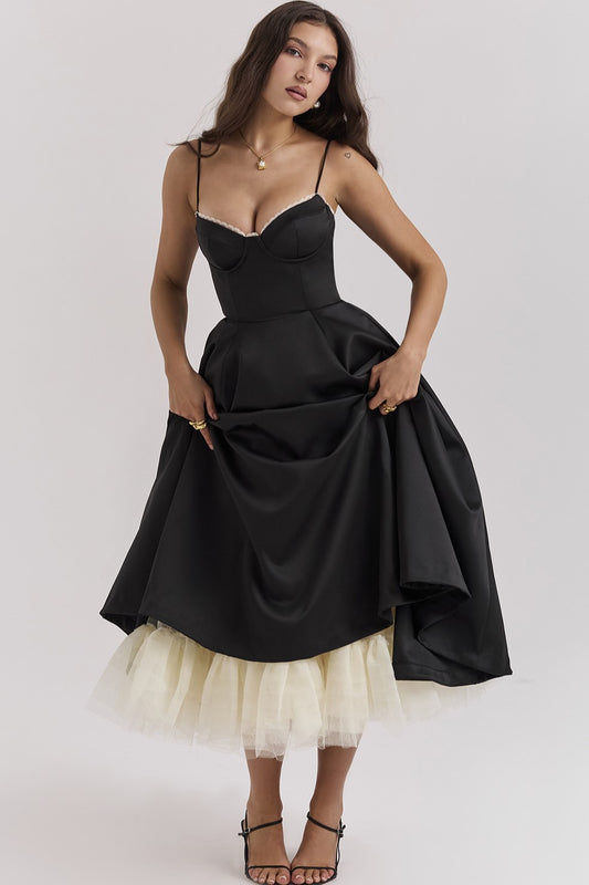 Vestido midi de encaje con escote corazón y malla 