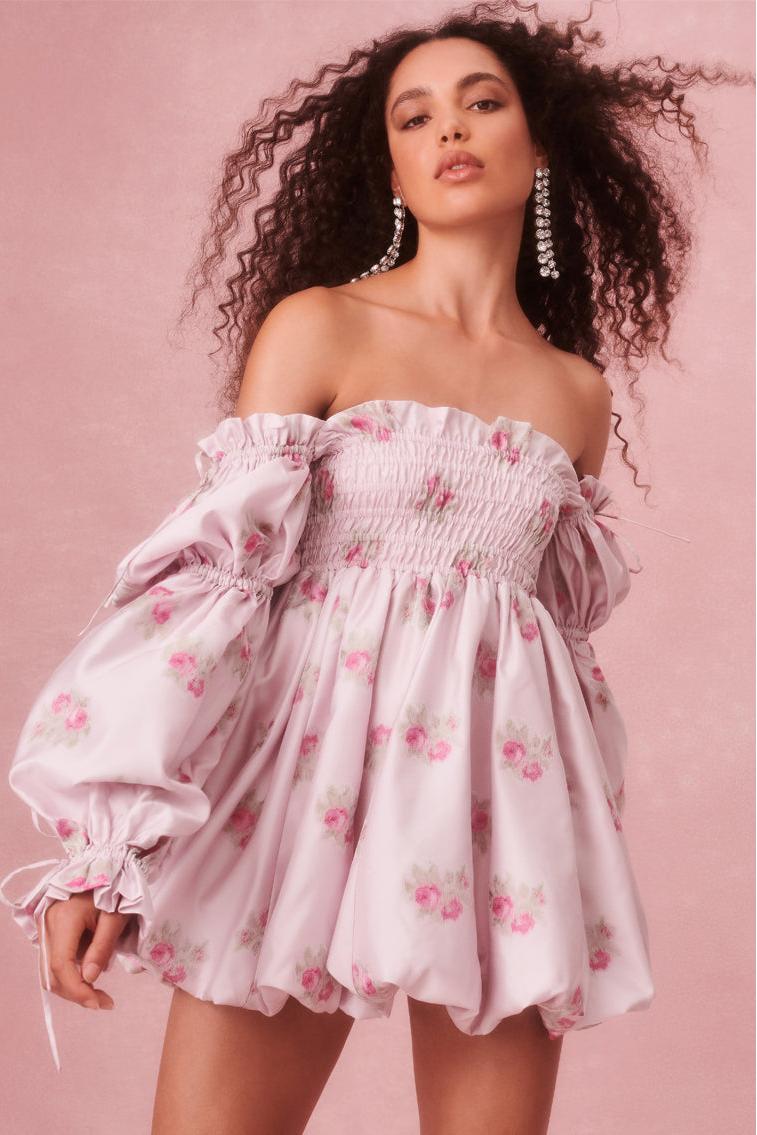 Minivestido con encaje y fruncido floral 