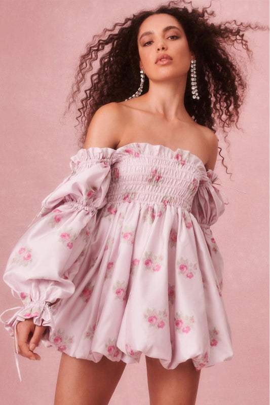 Minivestido con encaje y fruncido floral 