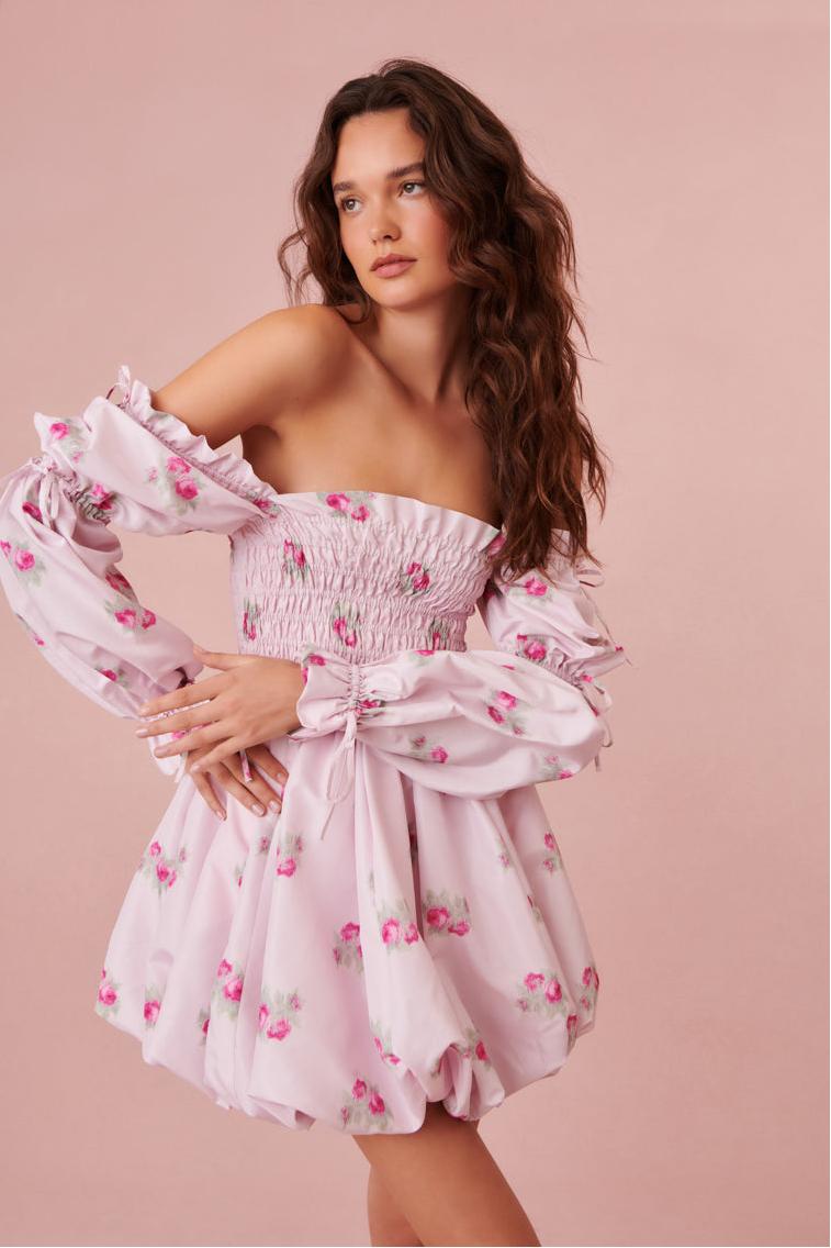Minivestido con encaje y fruncido floral 
